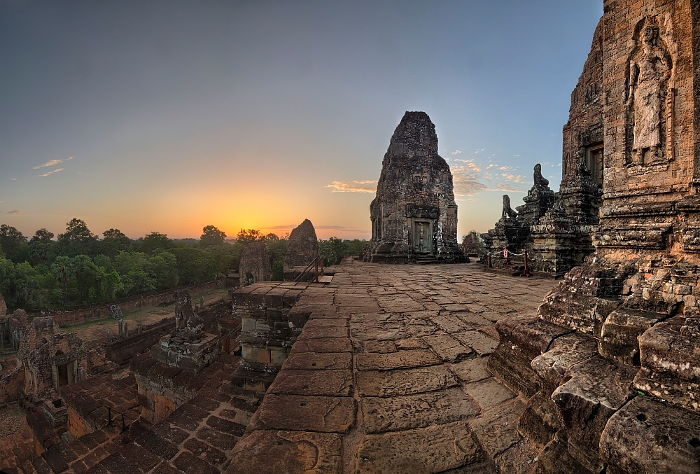 Wschód słońca w świątyni Angkoru. Fot. S.Adamczak