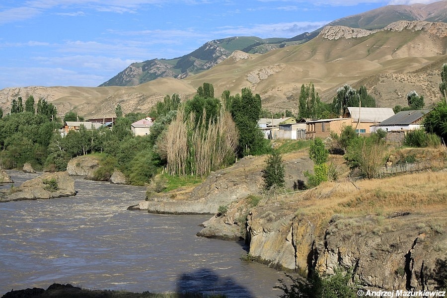 Rzeka i miasto Naryn