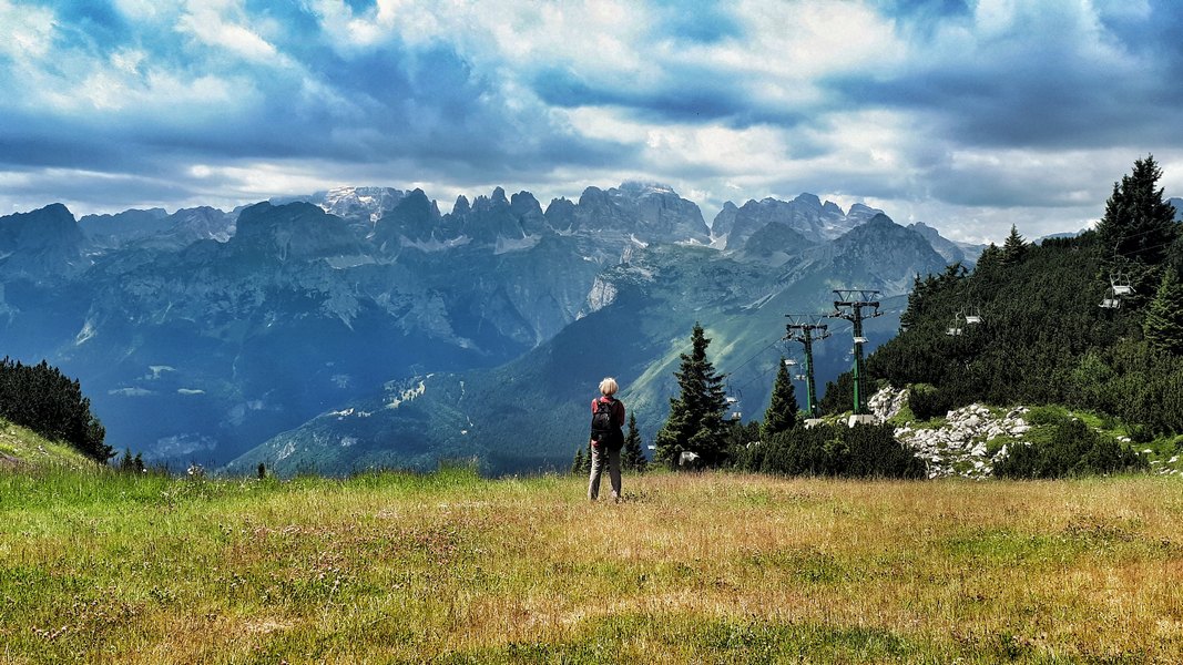 Patrząc na Dolomity Brenta… (fot. Paweł Klimek)
