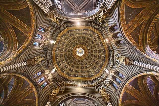 Siena, wnętrze katedry, (fot. ewaipiotr.pl)