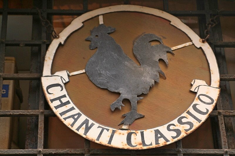 Czarny kogucik - symbol najlepszych win w Chianti, (fot. T. Liptak)