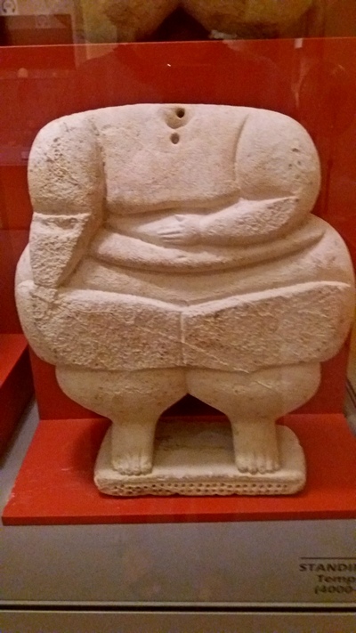 Figurka grubaski, ok. 4000 lat p.n.e. Muzeum Archeologiczne w Valletcie (fot. Agnieszka Fundowicz-Skrzyńska)