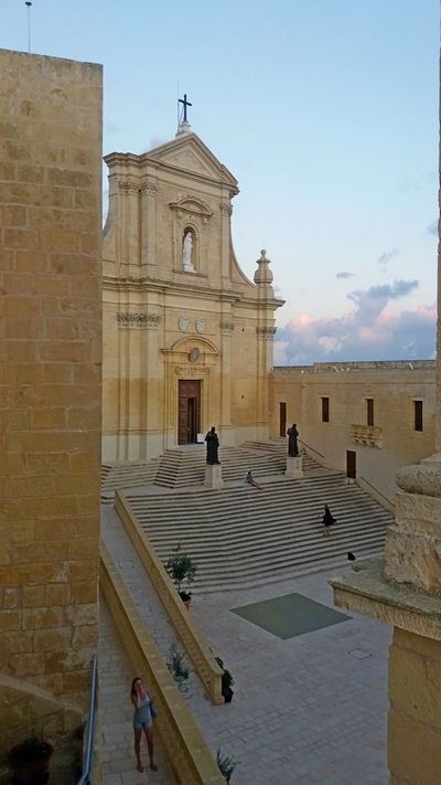 Katedra Wniebowzięcia NMP wewnątrz cytadeli w Victorii na Gozo (fot. Agnieszka Fundowicz-Skrzyńska)