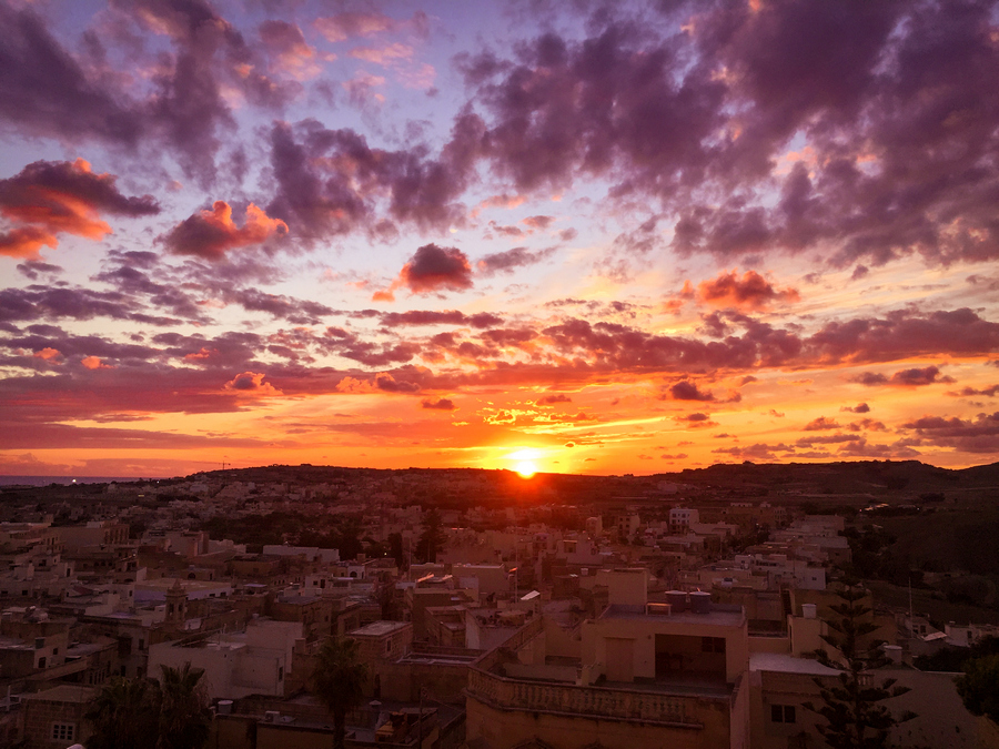 Zachód słońca w Victorii na Gozo (fot. Alicja Rapsiewicz)