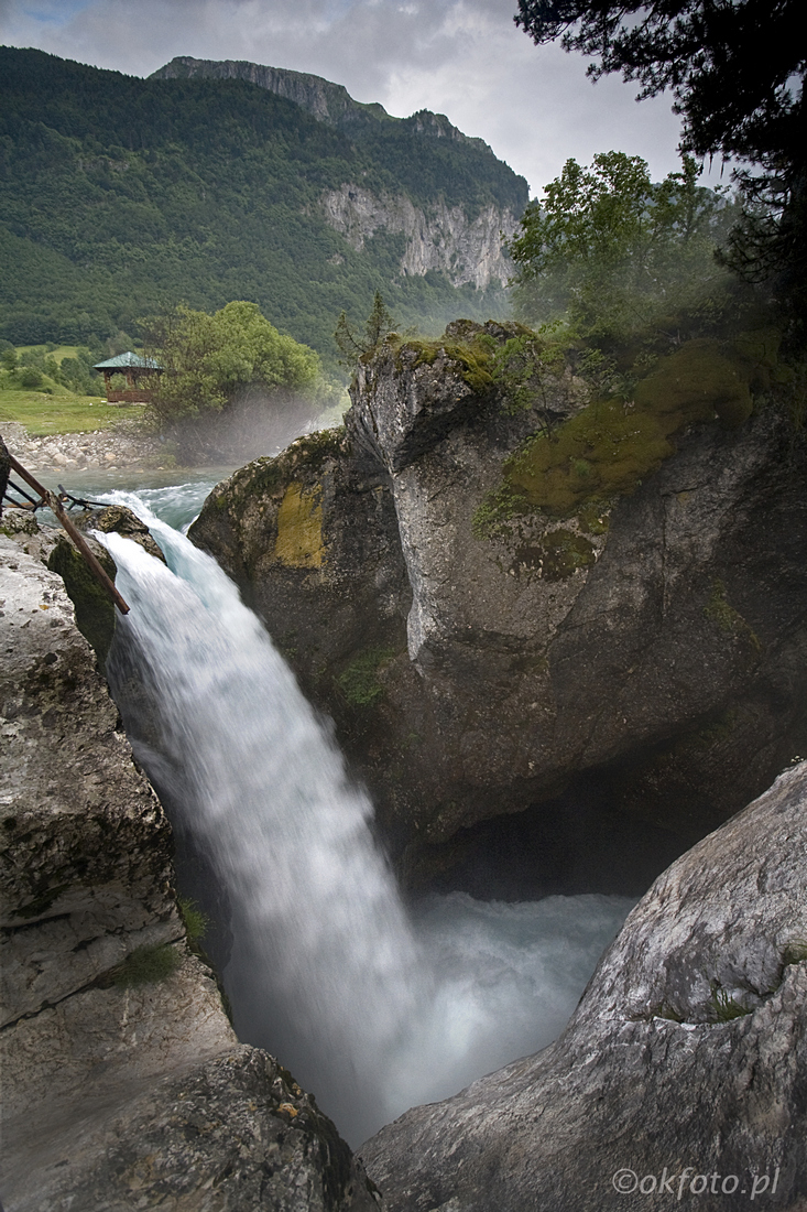 Wodospad w dolinie Ropojana, fot. S.Adamczak, okfoto.pl