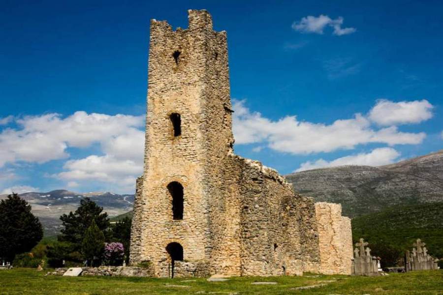 Ruiny kościoła we wsi Cetina