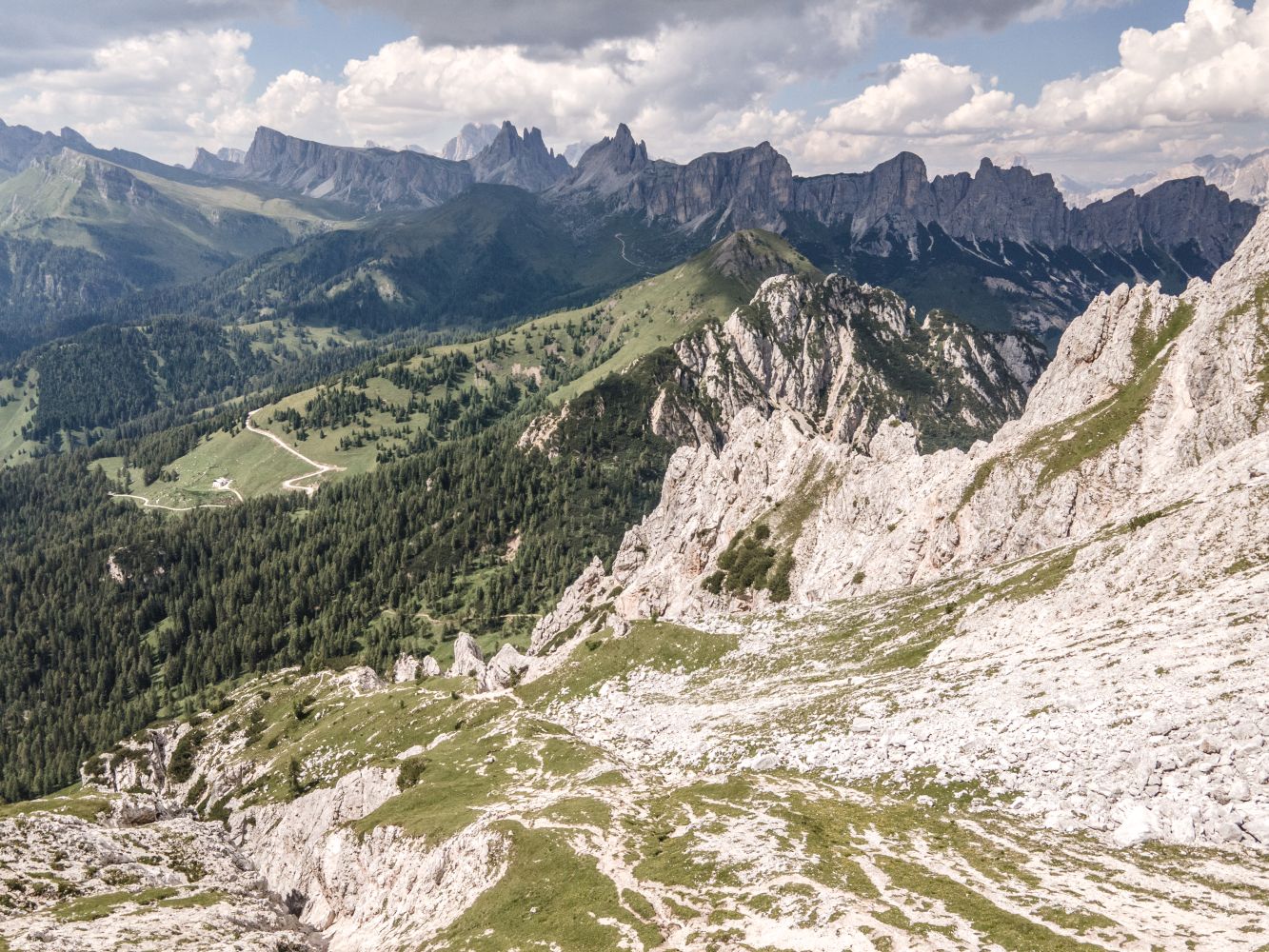 Widok z podejścia na przełęcz Val d’Arcia (fot. Joanna Dragon)