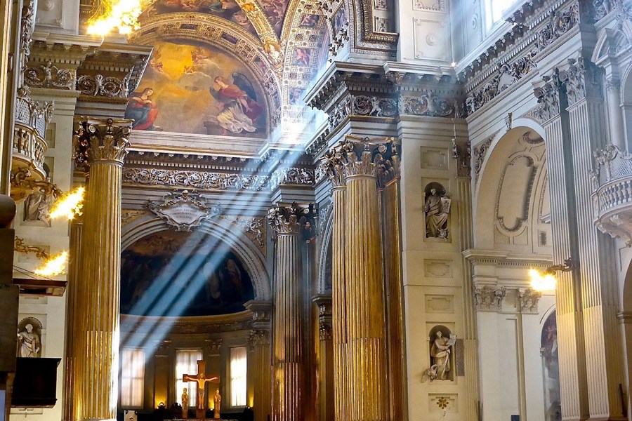 Wnętrze katedry w Bolonii