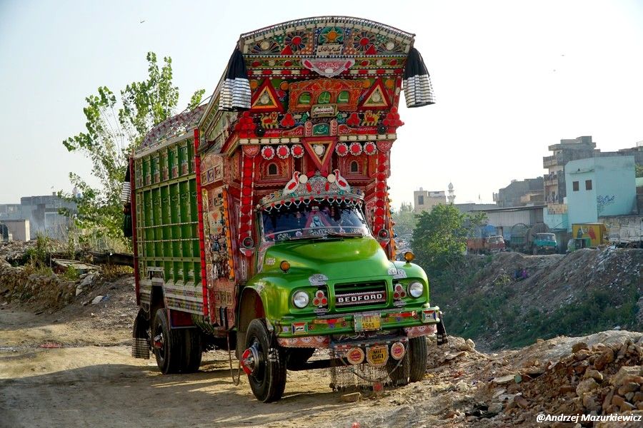 Efektowna ciężarówka w Rawalpindi