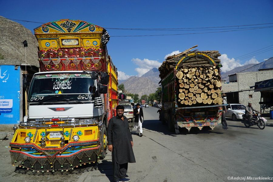 Cięzarówka na trasie Karakorum Highway
