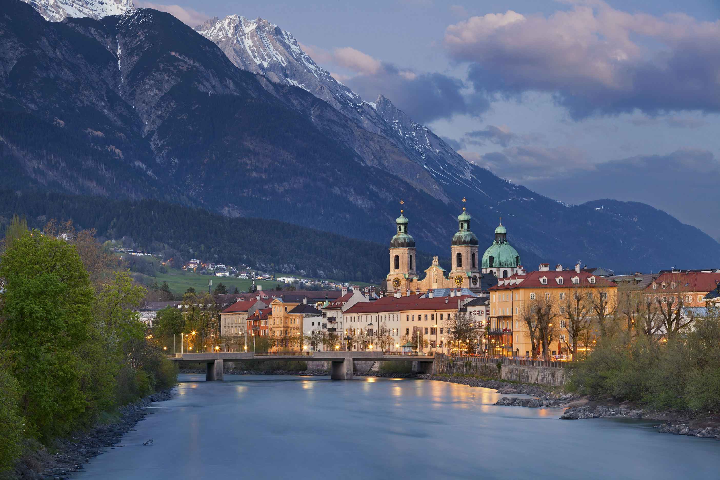 Wieczorna panorama Innsbrucka