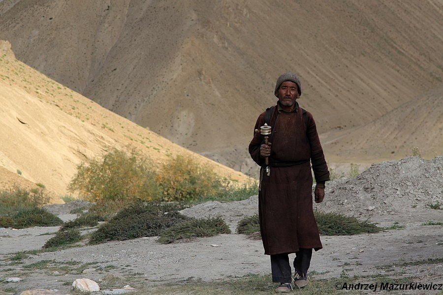 Mieszkaniec Ladakhu w tradycyjnym stroju