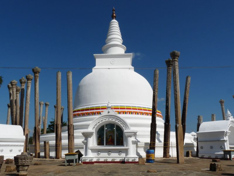 Anuradhapura - Thuparama Dagoba (fot. Darek Dąbrowski)