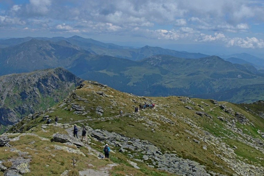 Widok spod Pietrosula na Góry Rodniańskie (fot. Paweł Klimek)