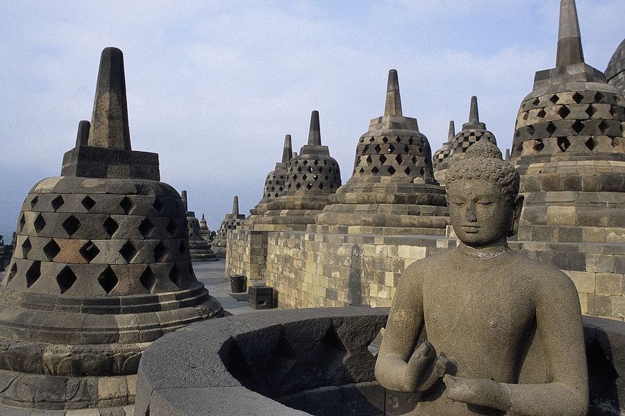 Borobudur - największy na świecie kompleks świątyń buddyjskich (UNESCO)