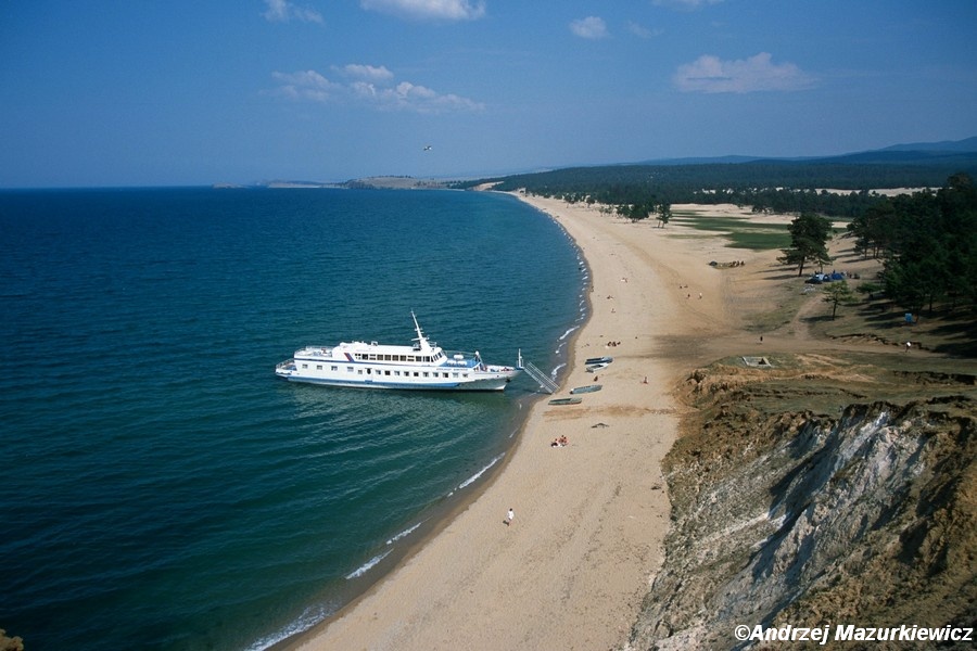 Plaża w pobliżu skały Szamanki