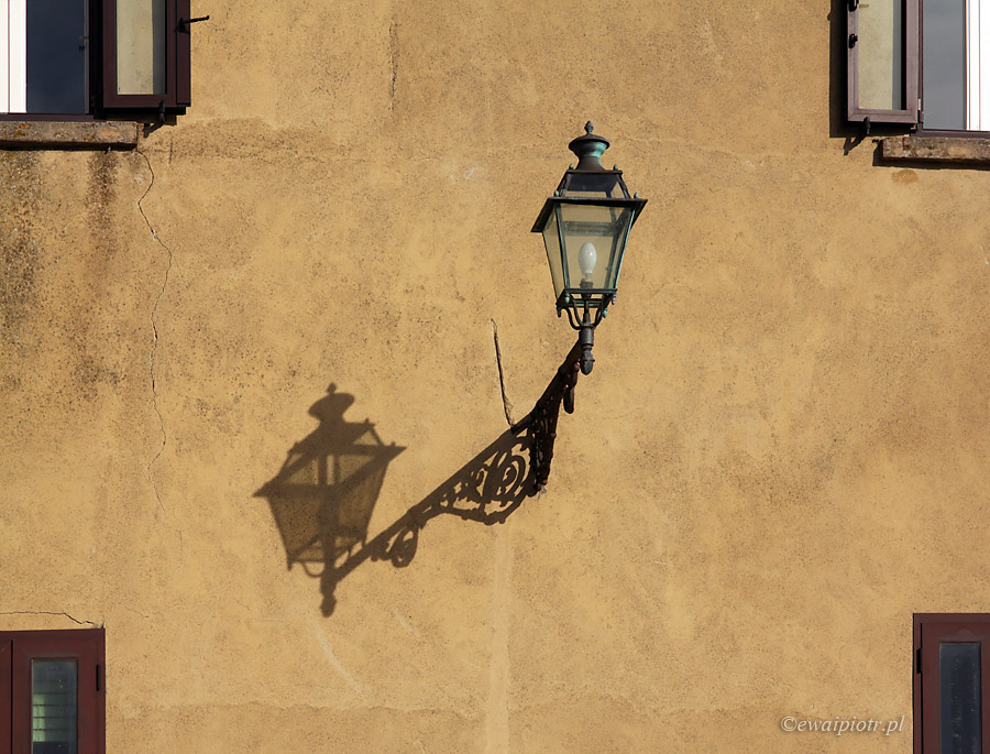 Volterra, cienie, fot. ewaipiotr.pl