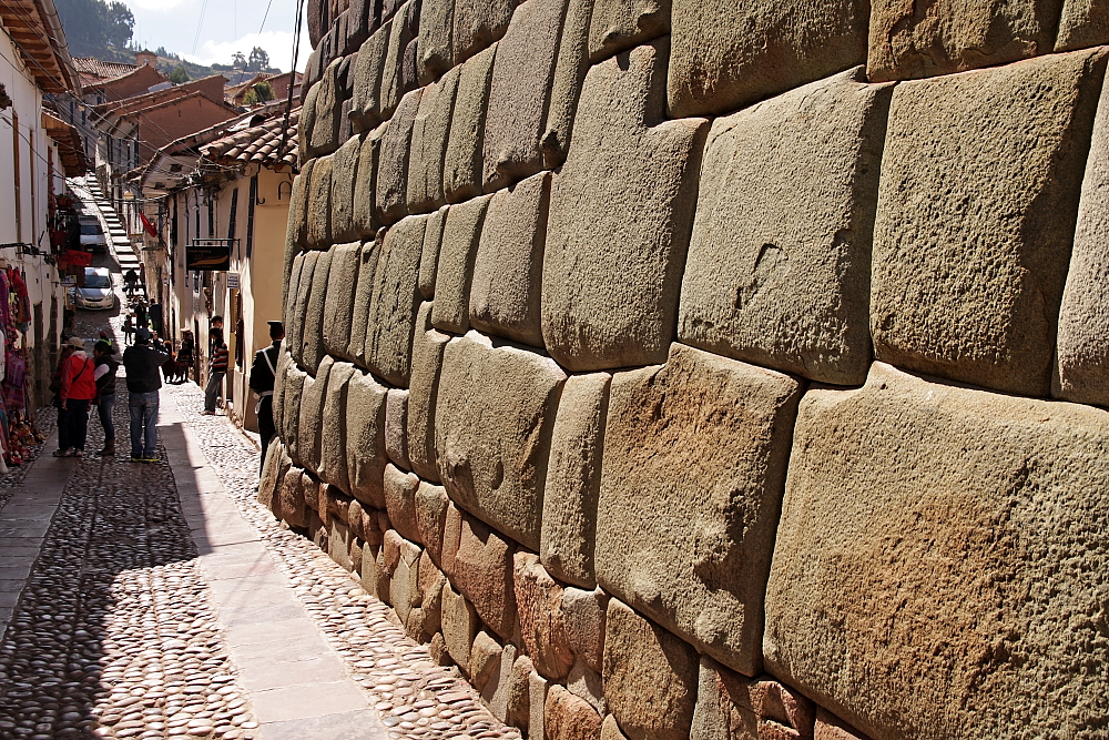Cuzco, inkaski mur wkomponowany w zabudowę (fot. Sławomir Adamczak/okfoto.pl)