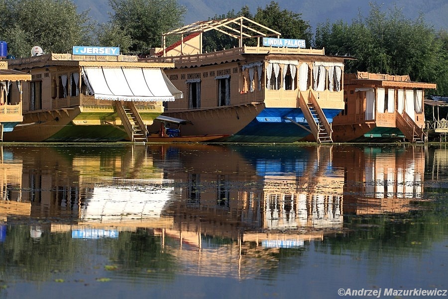 Mieszkalne łodzie  (houseboats)