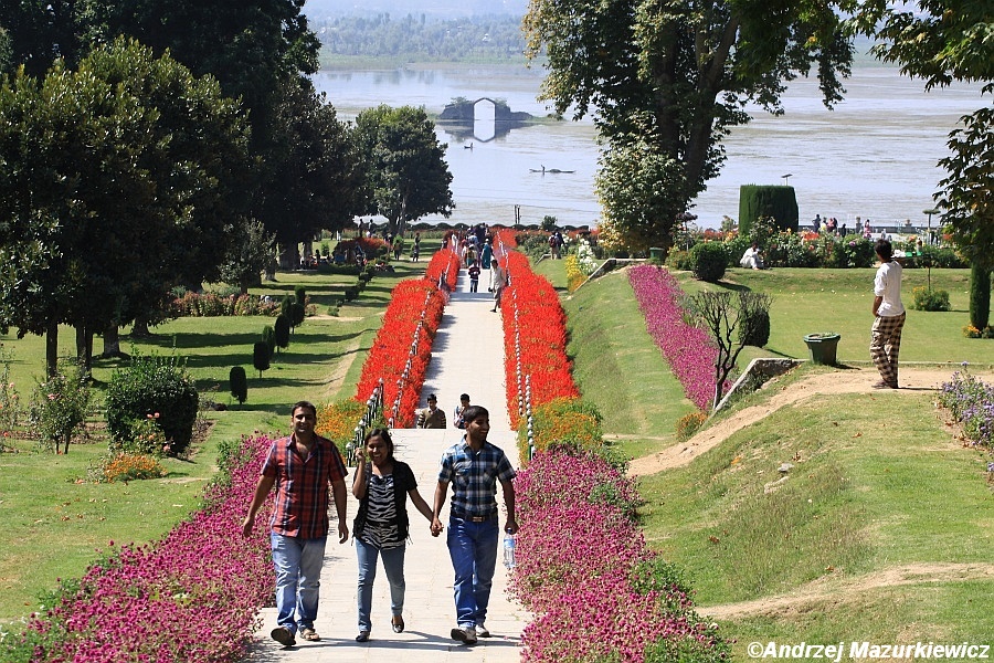 Ogród Nishat Bagh z czasów Mogołów