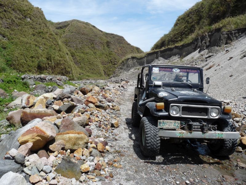 Jeepem na wulkan Pinatubo (fot. Darek Dąbrowski)