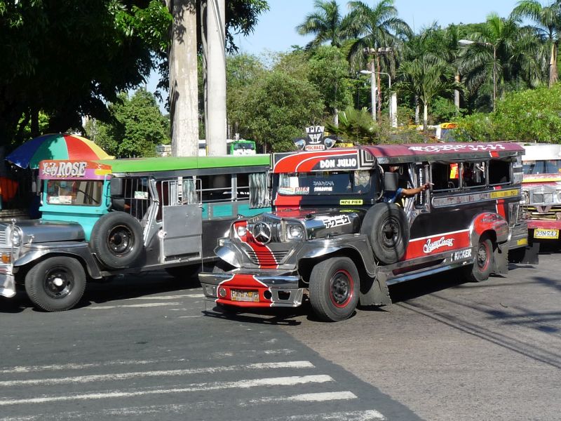 Filipiński jeepney (fot. Darek Dąbrowski)