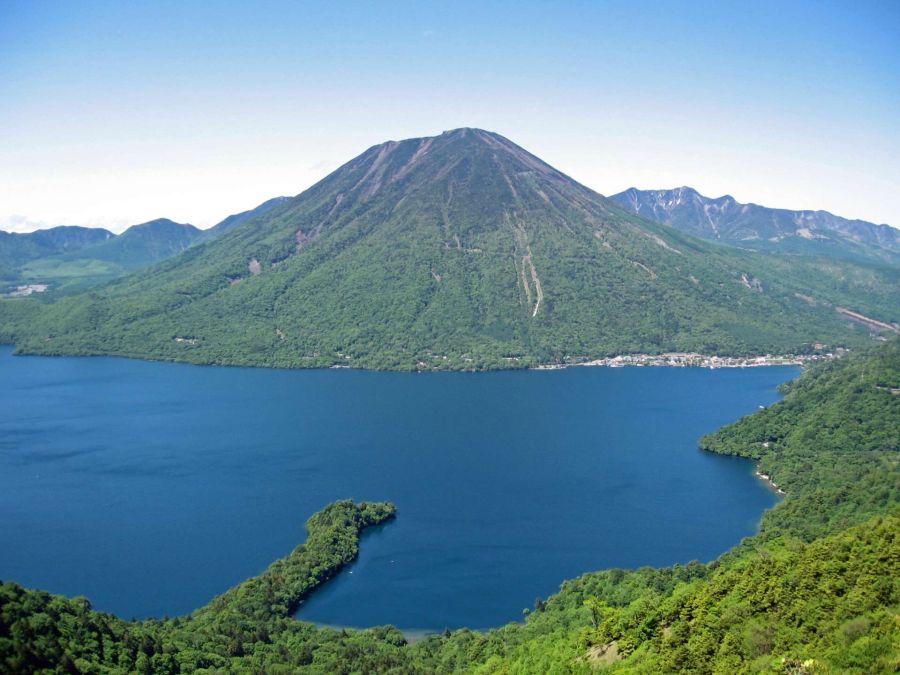 Góra Nantai i Jezioro Chuzenji w Parku Narodowym Nikko (fot. Maciej Głabuś)