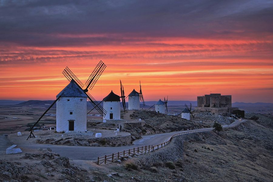 Wiatraki w Consuegra (fot. S. Adamczak / okfoto.pl)