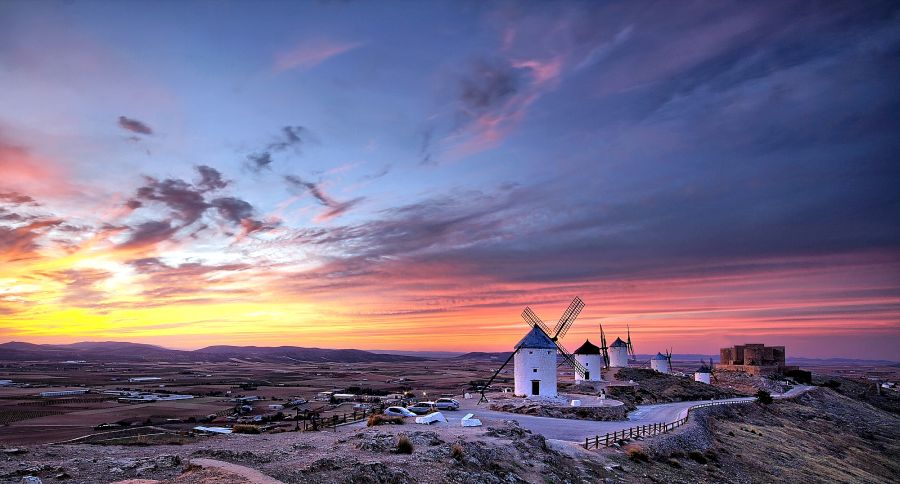 Wiatraki w Consuegra (fot. S. Adamczak / okfoto.pl)