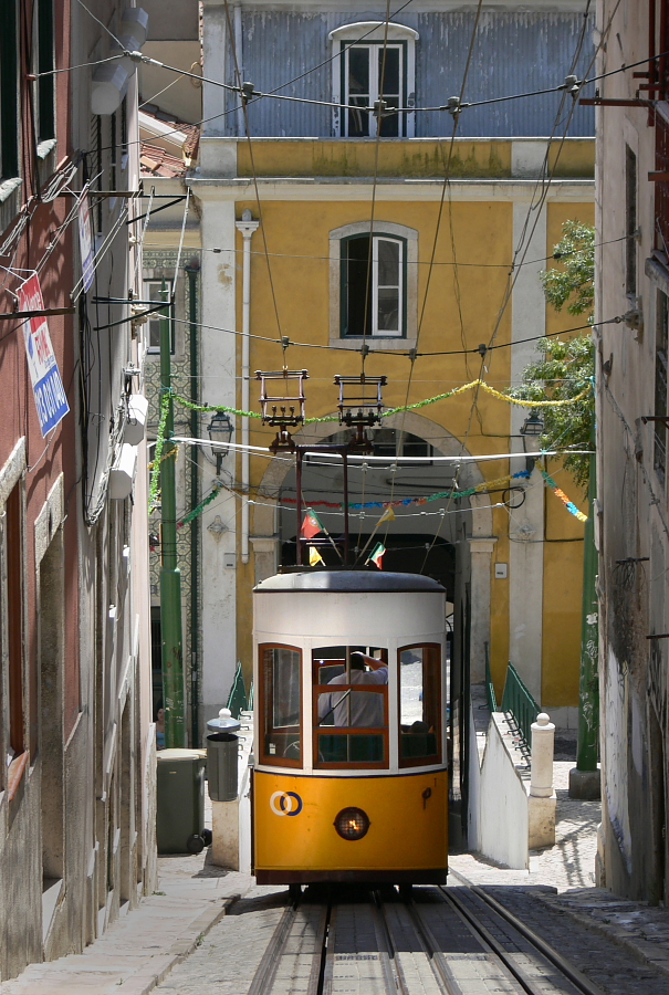 Elevador da Bica - Lizbona (fot. S. Adamczak / okfoto.pl)