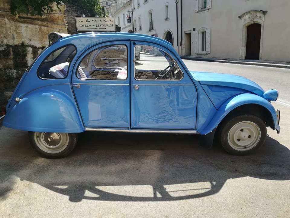 Citroen w Gordes, for. Wojtek Wąsowicz