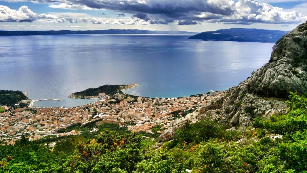 Makarska widziana ze stoków gór Biokovo (fot. Paweł Klimek)