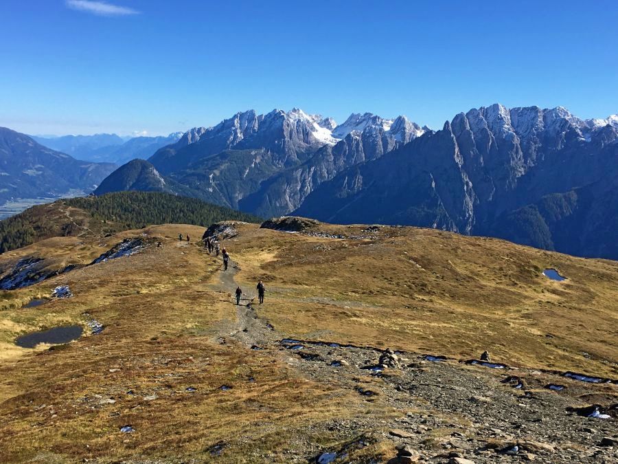 Wędrówka przez Wysokie Taury – w tle Dolomity Lienzerskie (fot. Paweł Klimek)