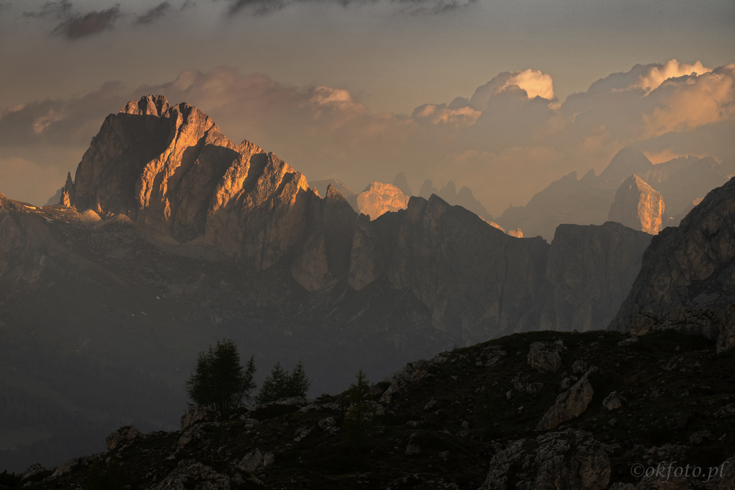 Pierwsze promienie słońca nad Dolomitami, fot. S. Adamczak, okfoto.pl