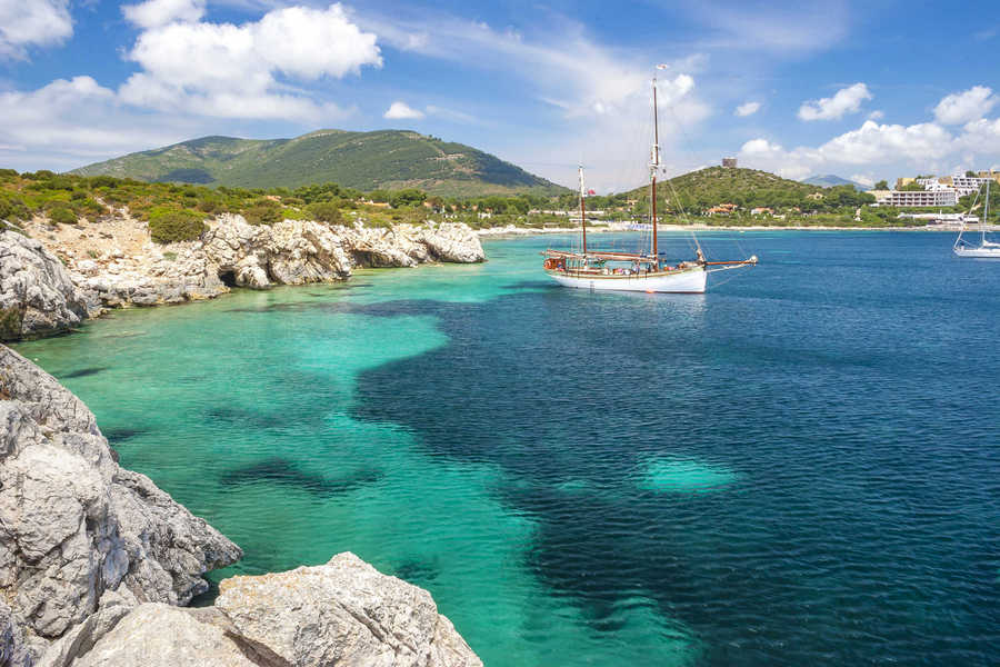 Baia di Porto Conte, jedna z licznych sardyńskich zatok