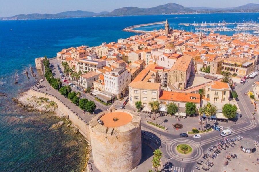 Widok na zabytkową część Alghero