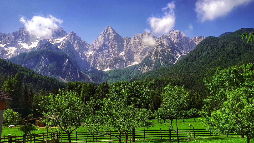 Widok na Alpy Julijskie z doliny Sawy (fot. Paweł Klimek)