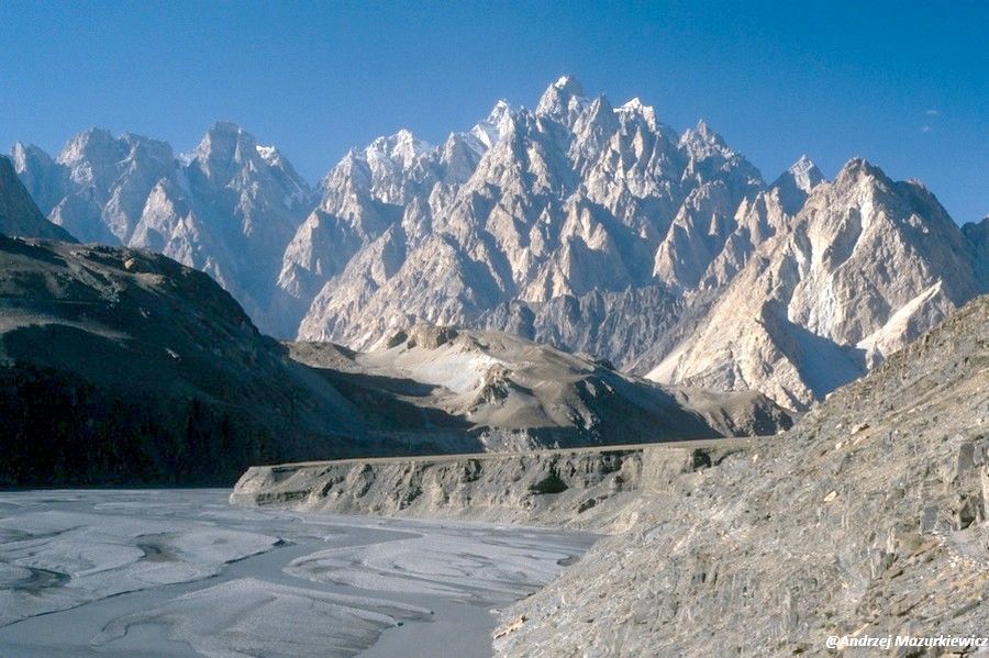 Strzeliste szczyty nad Passu