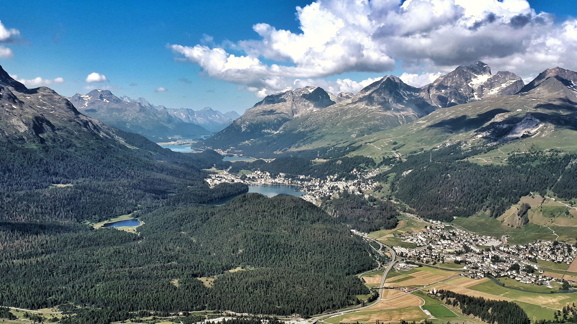 Widok na dolinę Engadyny z St. Moritz i jeziorami (fot. Paweł Klimek)