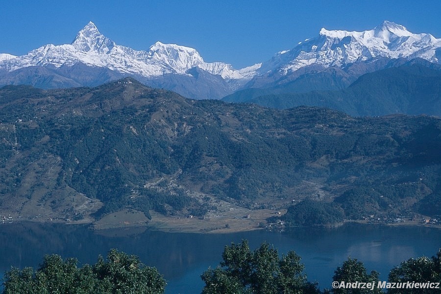 Widok na Machhapuchhare i masyw Annapurny ze wzgórza Ananda