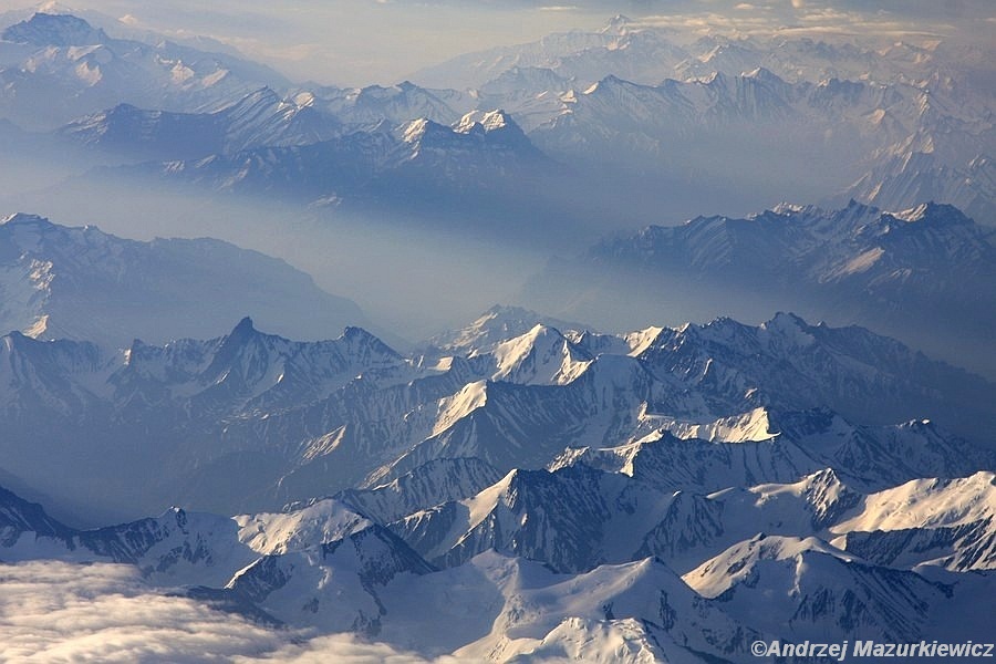Widok na Himalaje podczas lotu z Delhi do Leh