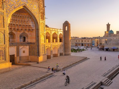 Medresa chana Abdulaziza, Buchara