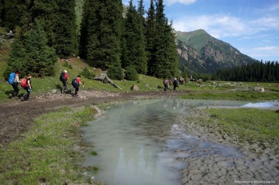 Wędrówka doliną rzeki Karakol
