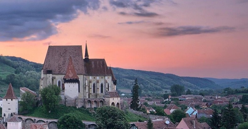 Transylwania - warowne zamki i malowane cerkwie